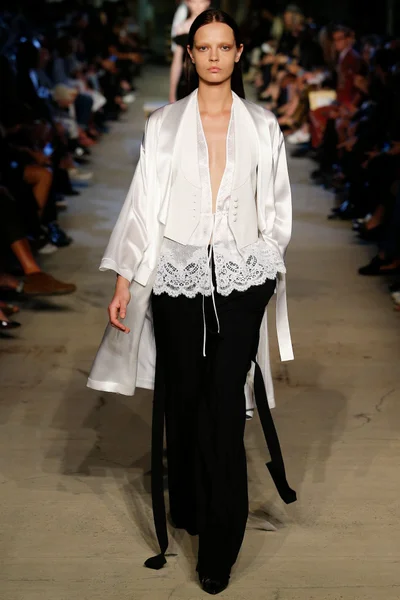 Look 10